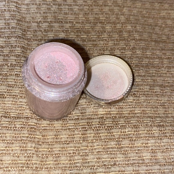 💖🤍💖EUC Tony & Tina Miracle Pink Eyeshadow- Universal Dust - Picture 6 of 8